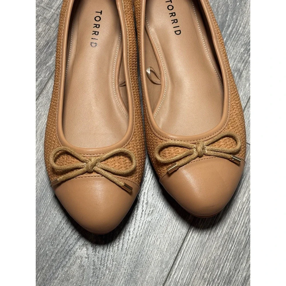 Torrid Tan Woven Cap Toe Ballet Flats Women Round Toe Bow Accent Shoes 8.5WW